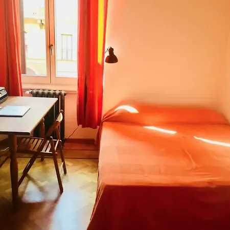 Ubytování v soukromí Charming Double Bedroom In Navigli District